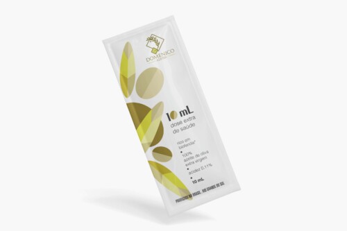 Design clean para sachê de 10ml do Azeite Domenico, apresentando ilustrações botânicas fluidas de folhas de oliveira sobre fundo branco, transmitindo saúde e pureza.