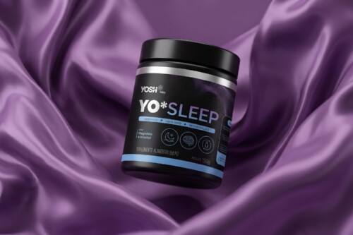 Design de embalagem para os suplementos YoSleep e YoShape da Yosh Labs, destacando uma identidade visual limpa e focada em ciência, resultados e performance esportiva. Design assinado por ENTRE Design.