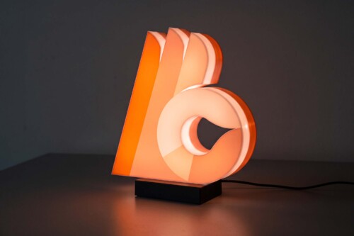 Design de marca para o software financeiro Numerama, destacando uma identidade visual e estratégia de naming inspirada em jogos de fliperama para tornar a gestão empresarial simples e divertida.
